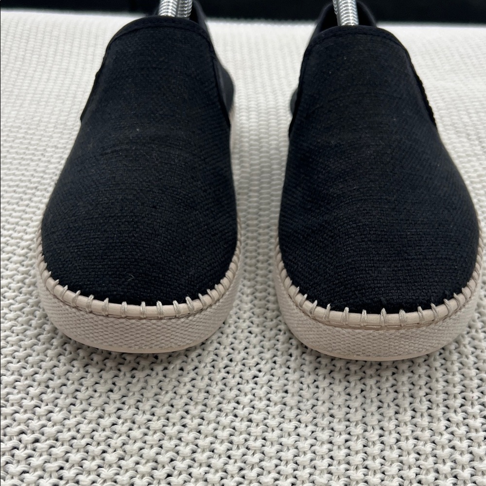 UGG woman’s Black and Tan Casual Slip-Ons - Picture 5 of 12